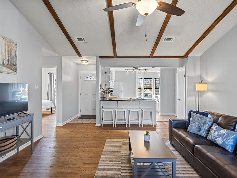122 Pecan Valley Dr — Photo 5