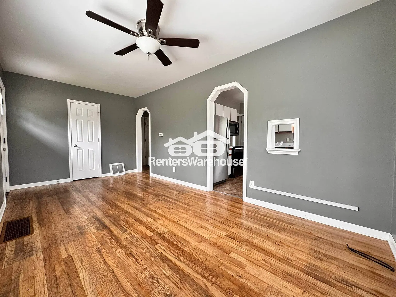 Nice 2 Bedroom Home w/Garage — Photo 4