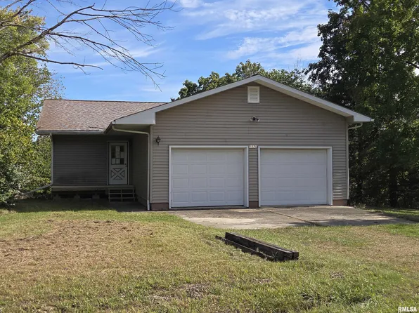 1070 Green Valley Dr, Varna, IL 61375