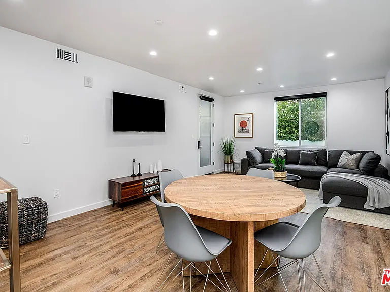 124 S Croft Ave #103 — Photo 7