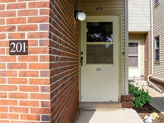 3rd image of 6689 Ridgefield Cir APT 201
