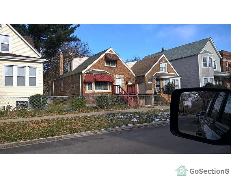 3018 E 80th St photo 1