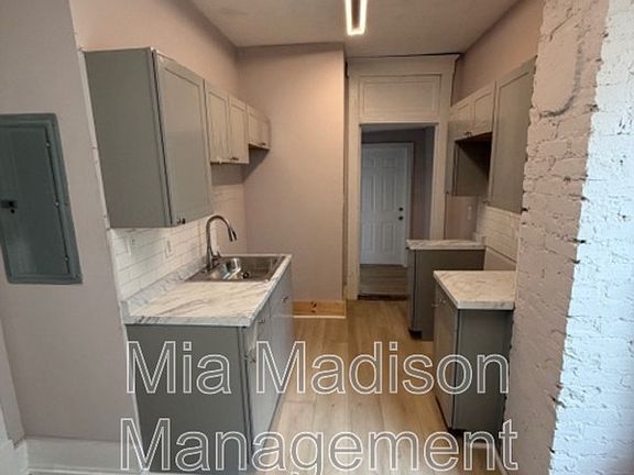 5th image of 513 W 35th St Unit A