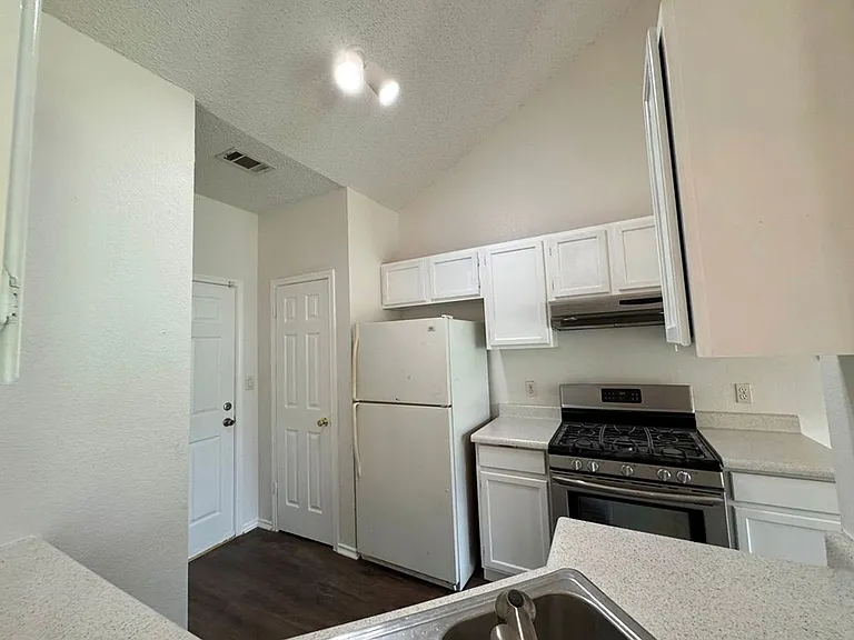 16404 Edgemere Dr — Photo 26