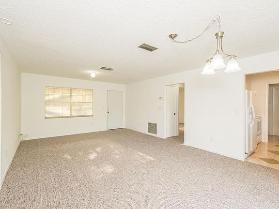 4th image of 858 Mariana Pl