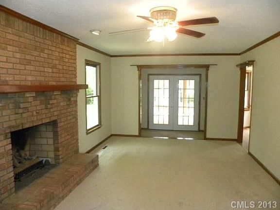 3rd image of 208 Glenmoor Ct