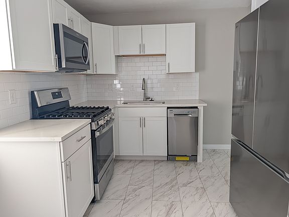 4th image of 2880 S Merton Way
