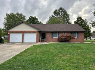 1504 N Meadowbrook Dr, Robinson, IL 62454