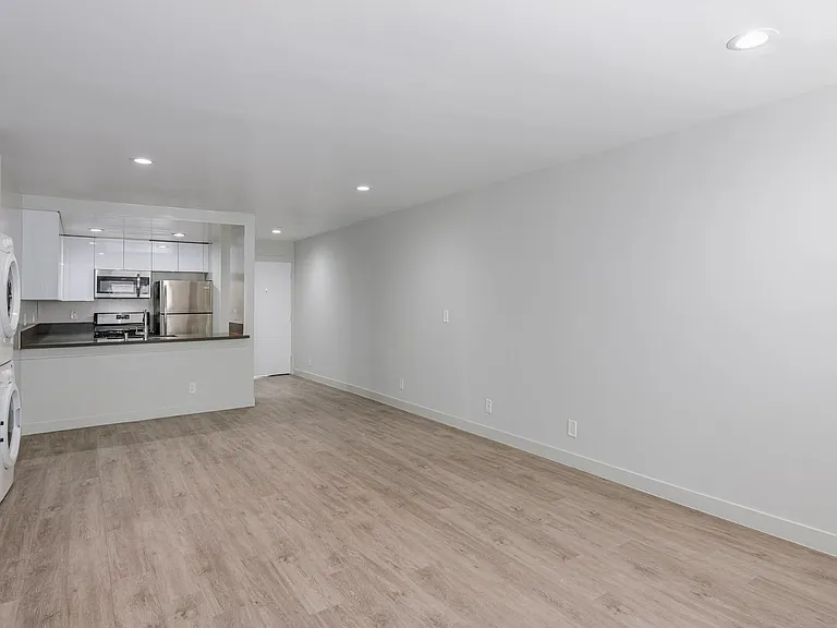1535 N Kenmore Ave — Photo 9