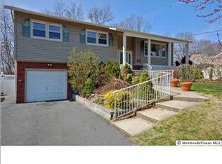 29 Winthrop Dr, Manalapan, NJ