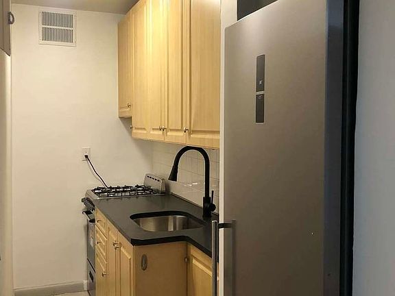 2nd image of 43 W 68th St #A