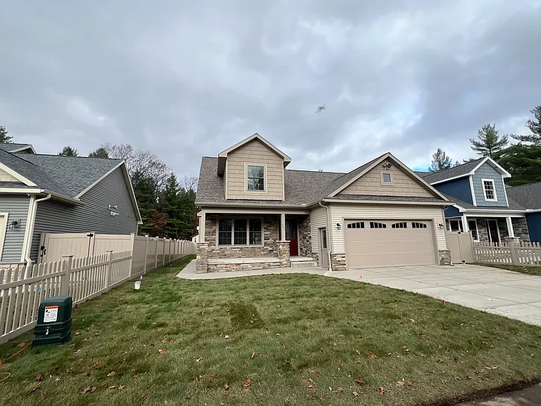 409 Knight St — Photo 2