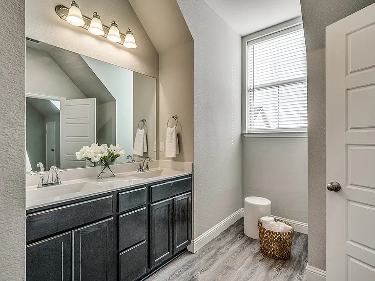 1912 Bel Air Dr — Photo 3