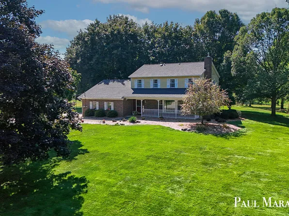 816 Geneva Dr, Wayland, MI 49348