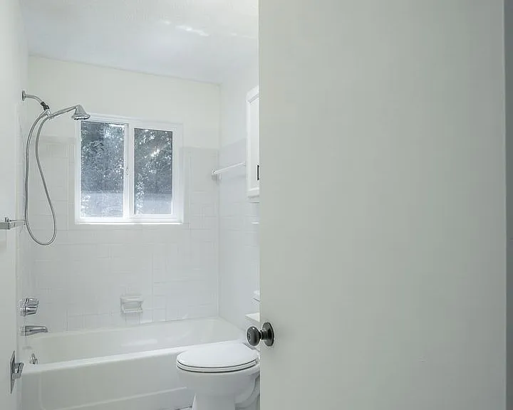 1364 Meadowood Dr — Photo 12