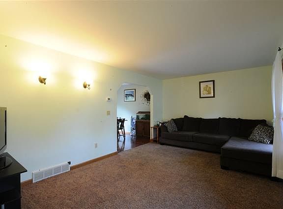 4th image of 39 Hilton Dr