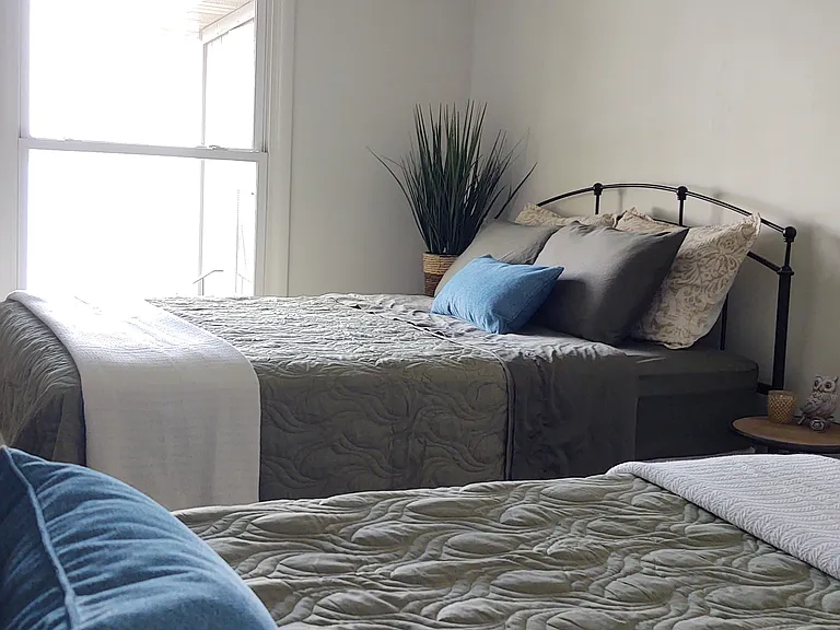 Bedroom #2 (Queen and Full beds)