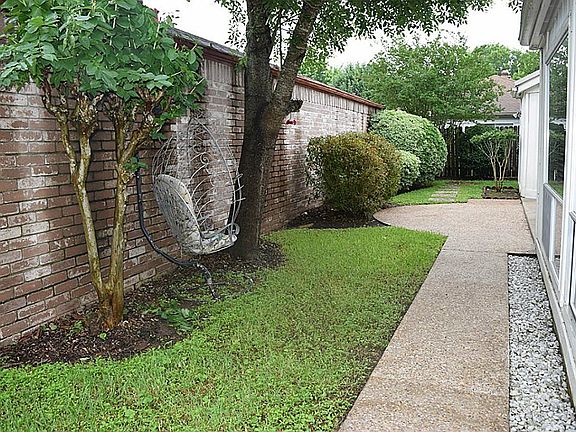 4th image of 16231 Queensdale Dr