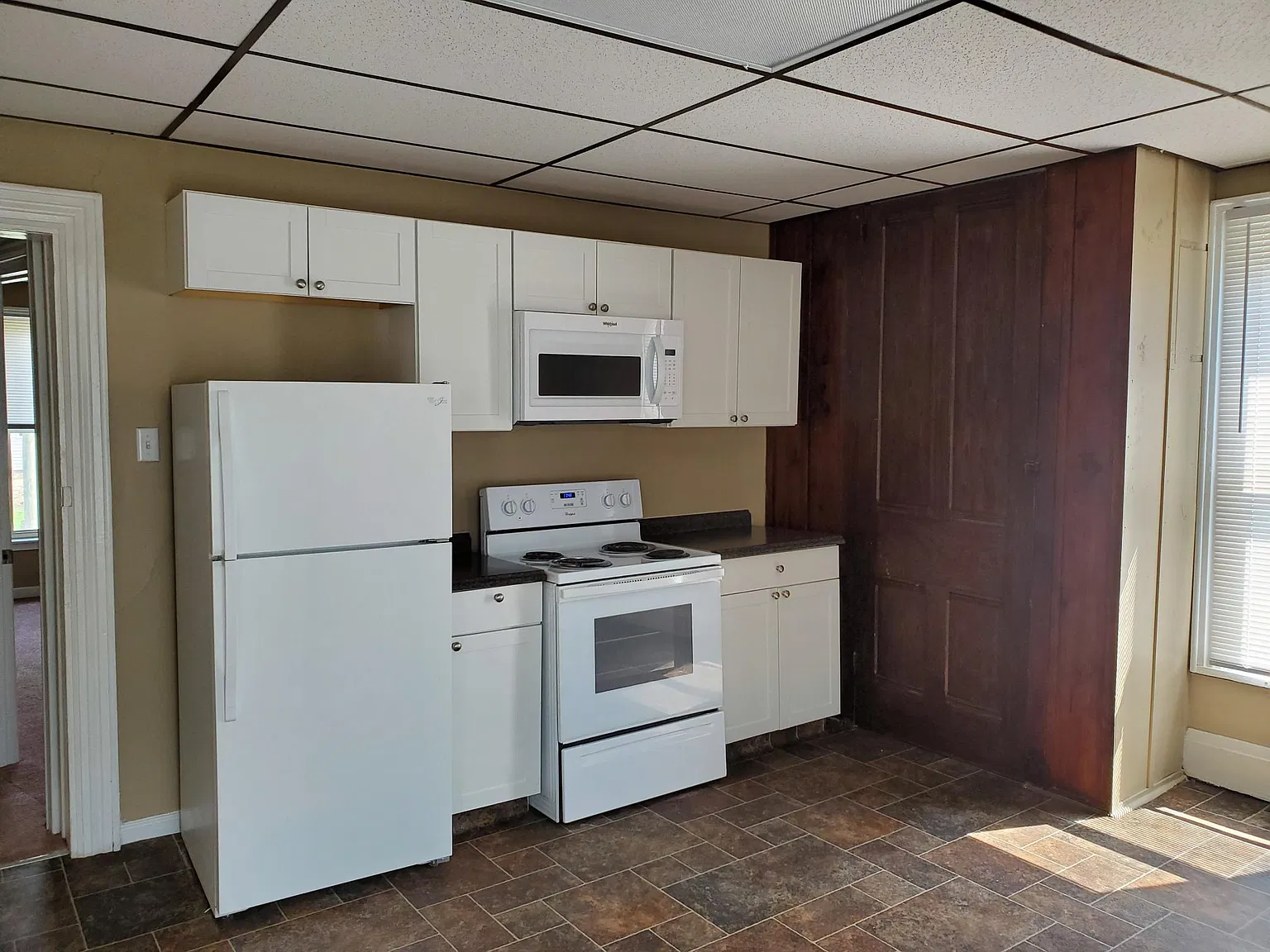 338 Thompson St — Photo 1