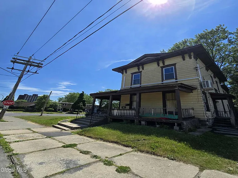 100 Division St #4 — Photo 3