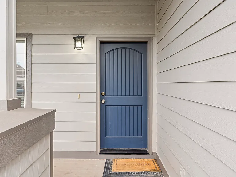 676 SE Gleneden Pl — Photo 3