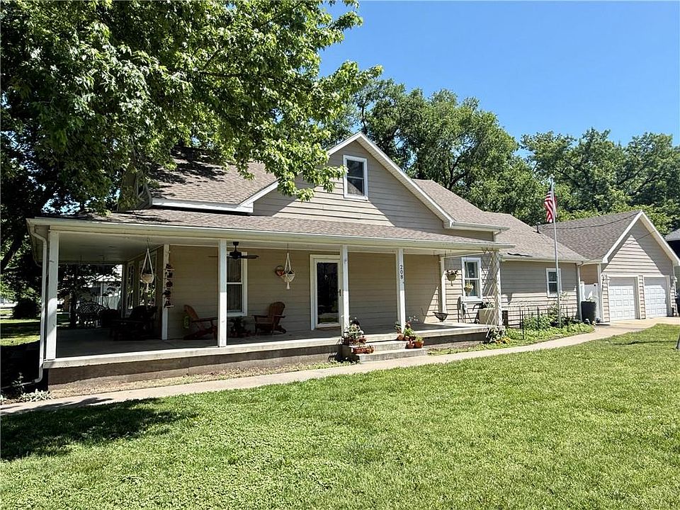 1st image of 208 S Beaubein St