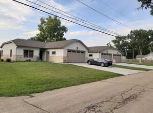 411 4th St UNIT 2, Camanche, IA 52730