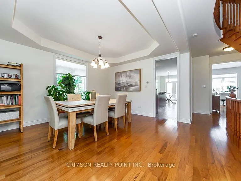 2304 Canterbury Cres — Photo 10
