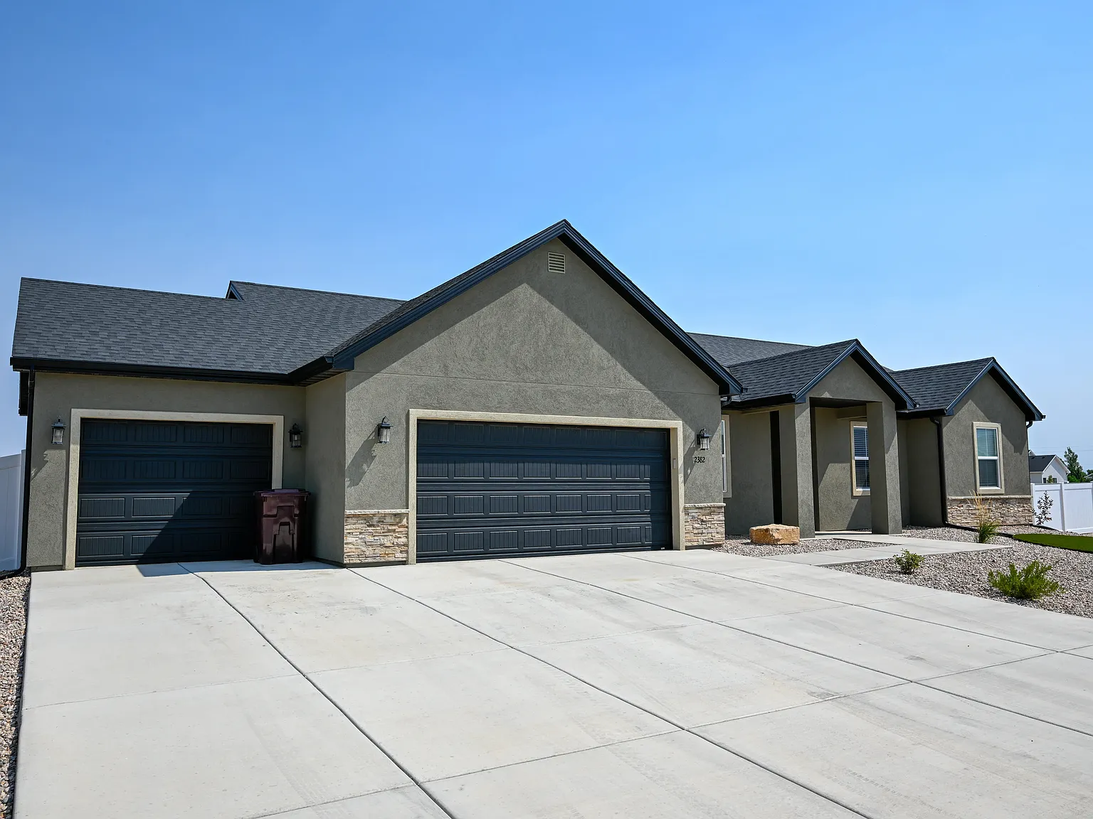4 bed, 1569 sqft, $2,300 — Photo 1