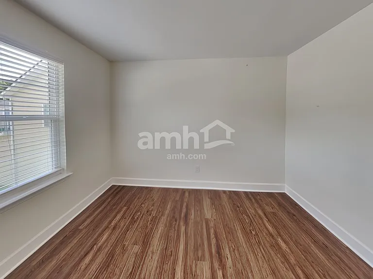 5831 Zurich Rd — Photo 17