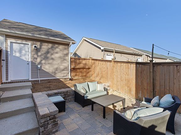 5th image of 1403 Riverbrook Dr