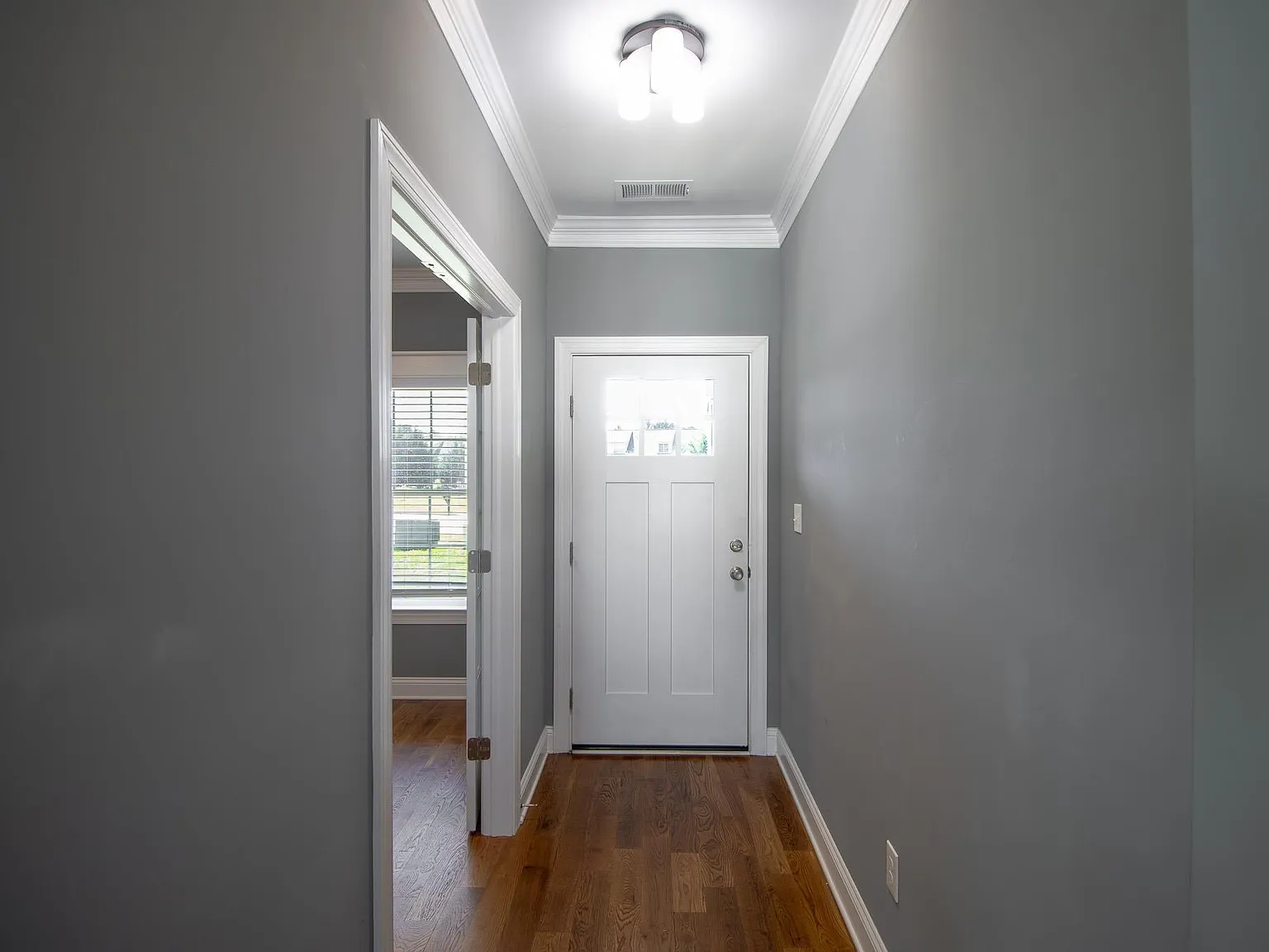 3 bed, 2.0 bath, 1803 sqft, $2,600 — Photo 3