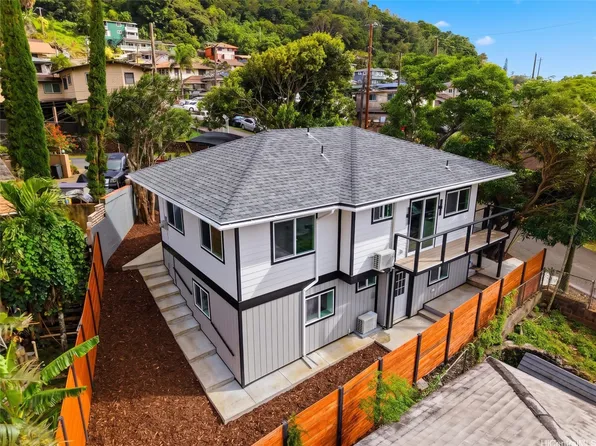 2702 Nihi St, Honolulu, HI 96819