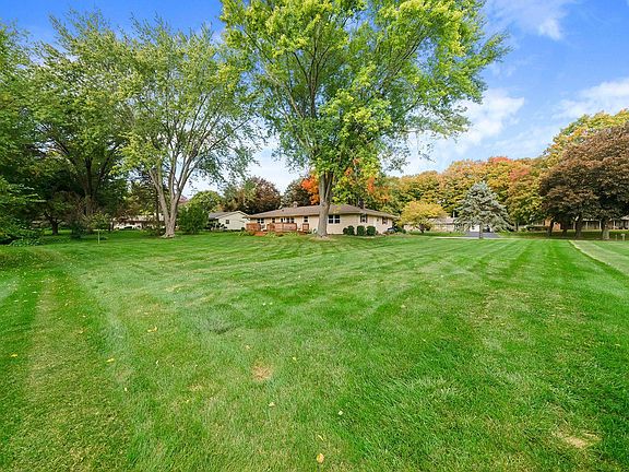 4th image of 5671 Dorchester Dr