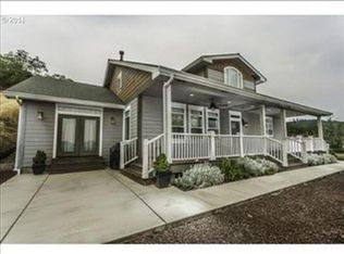 1984 NE Sunset Loop Dr, Roseburg, OR 97470