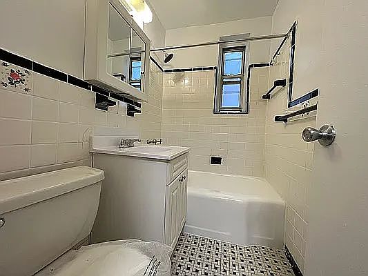 2nd image of 2705 Kings Hwy APT 6C
