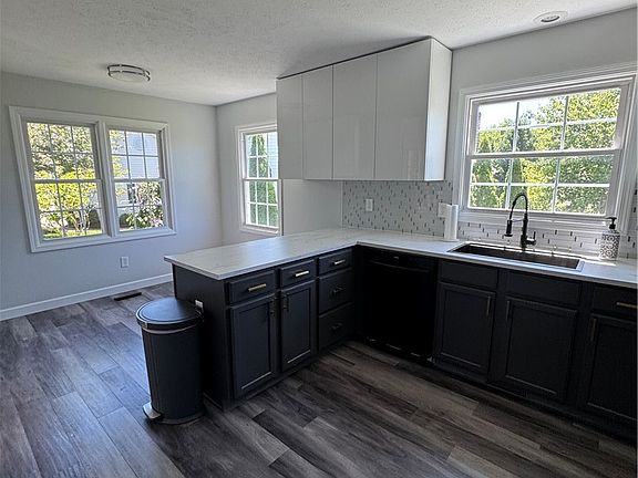 4th image of 1835 Hickory Ln
