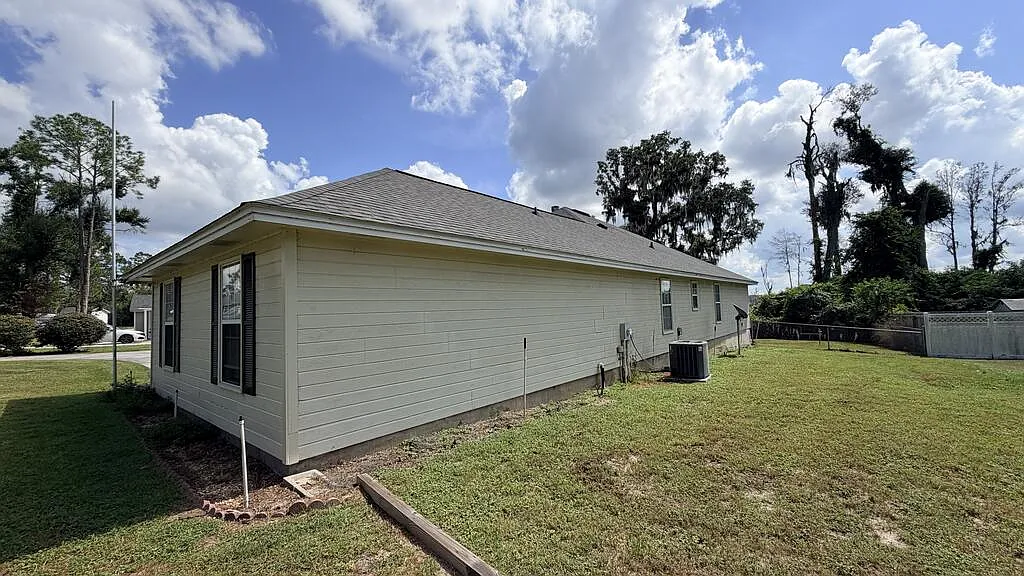 3 bed, 2.0 bath, 1988 sqft, $1,800 — Photo 4