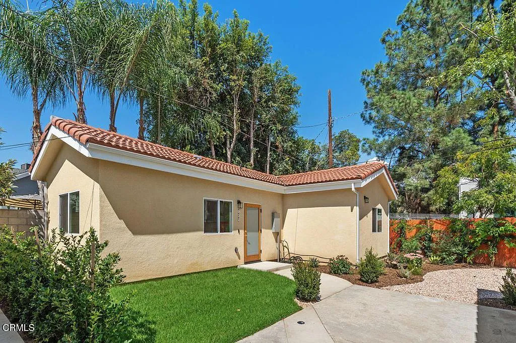2 bed, 1.0 bath, 600 sqft, $3,400 — Photo 1