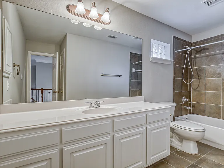 6533 Riveredge Dr — Photo 21