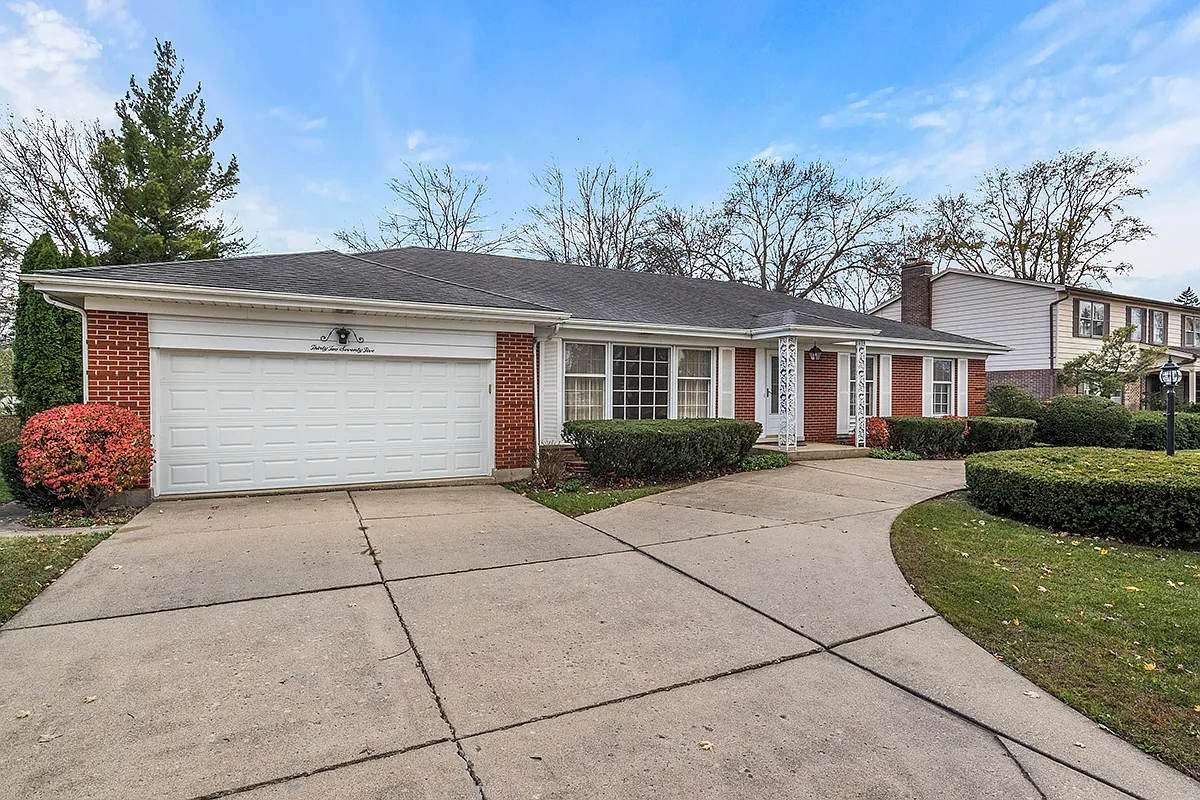 3275 Prestwick Ln photo 1