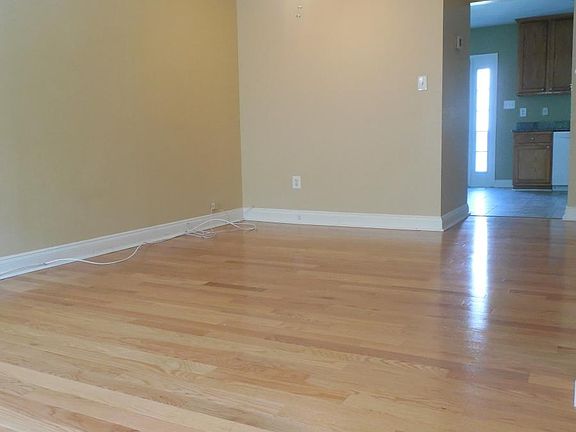 2nd image of 13505 Hamlet Square Ct