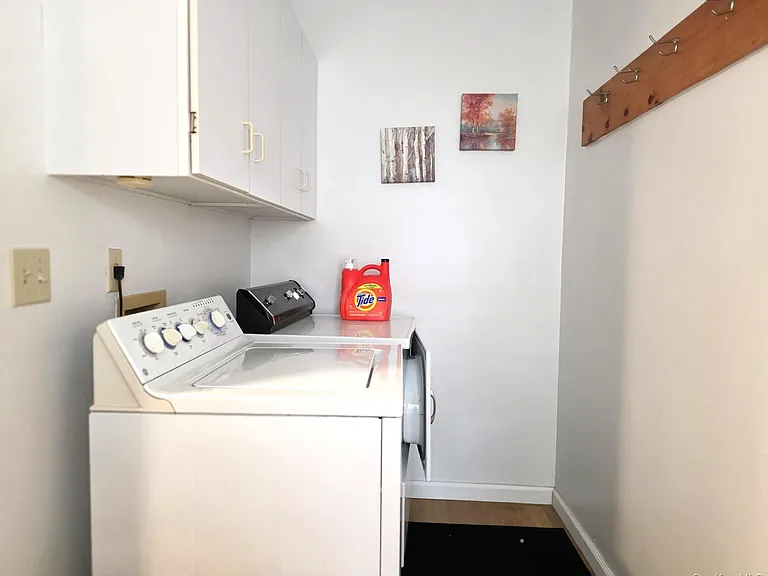 90 W Market St #1 — Photo 18
