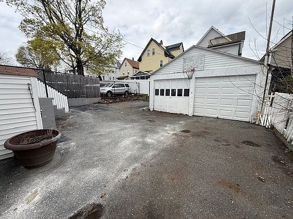 3rd image of 159 Jefferson Ave