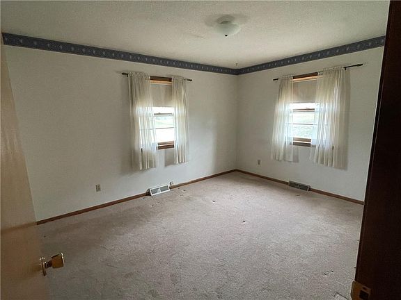 5th image of 521 Brown Circle Dr