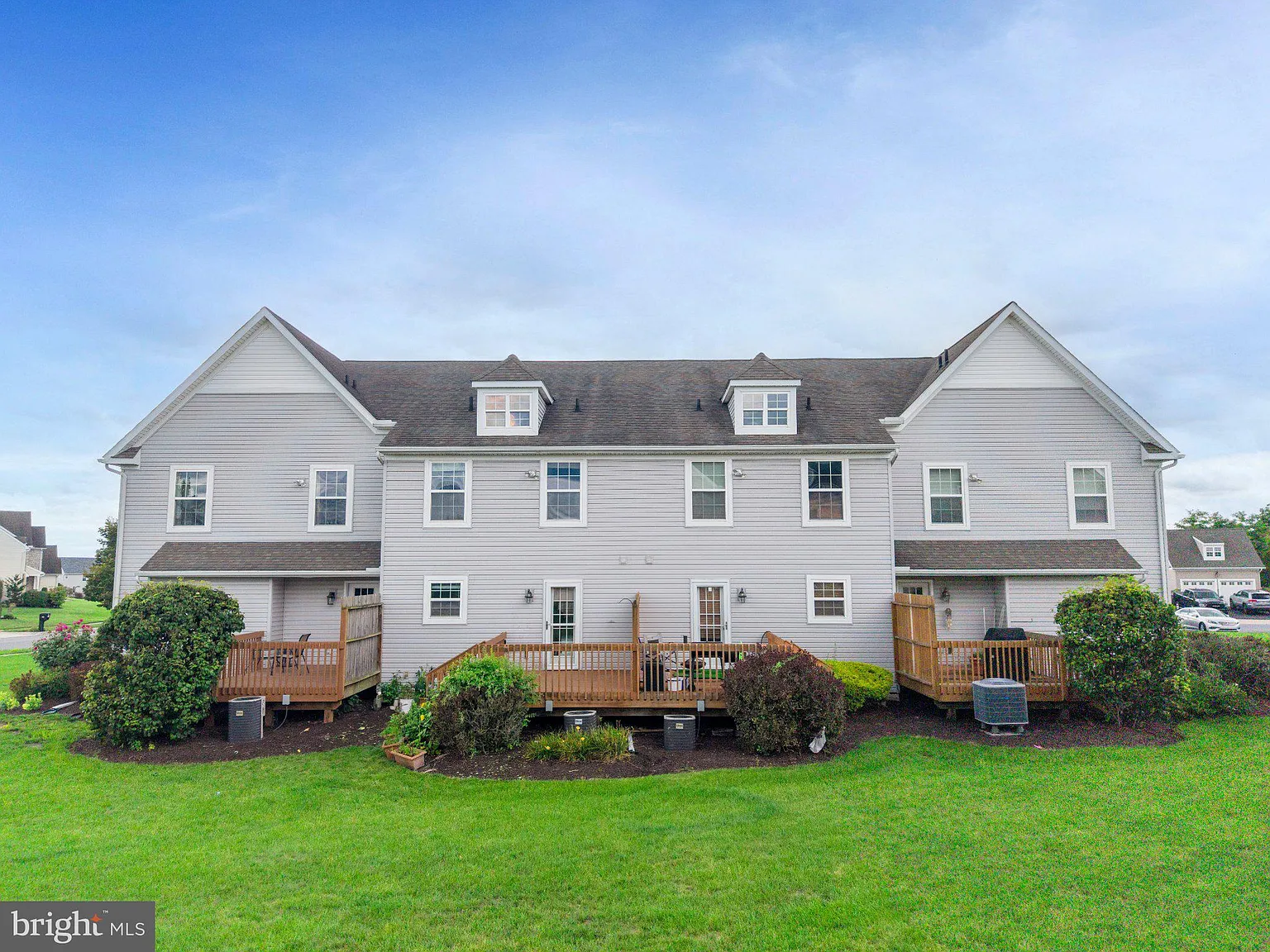 3 bed, 2.5 bath, 1790 sqft, $2,300 — Photo 4