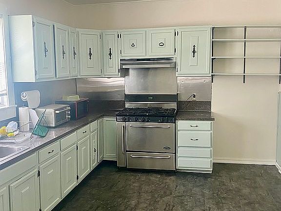 4th image of 2749 Dayton St