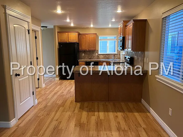 4542 W Brennen St — Photo 5