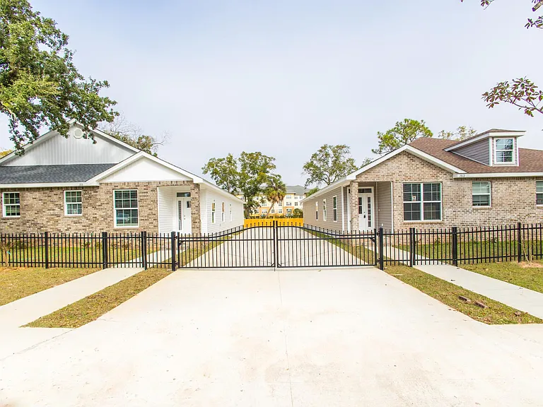 1812 W Gadsden St — Photo 32