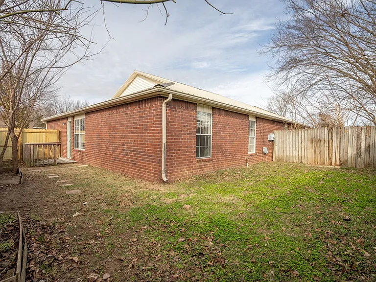 1518 N Bernice Dr — Photo 14